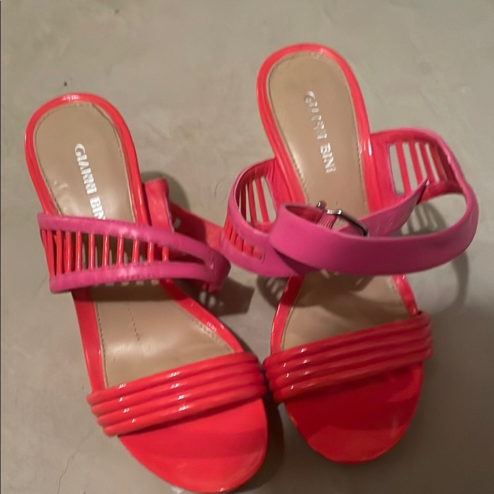 Gianni Bini Pink Sandals with Glossy Finish